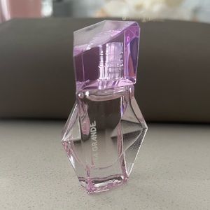 Ariana Grande REM Perfume